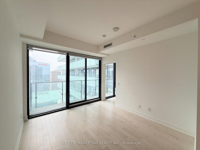 3607 - 20 Lombard Street