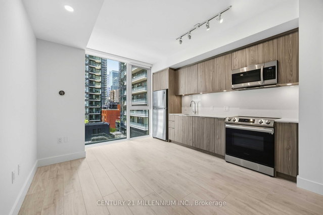 905 - 357 King Street W