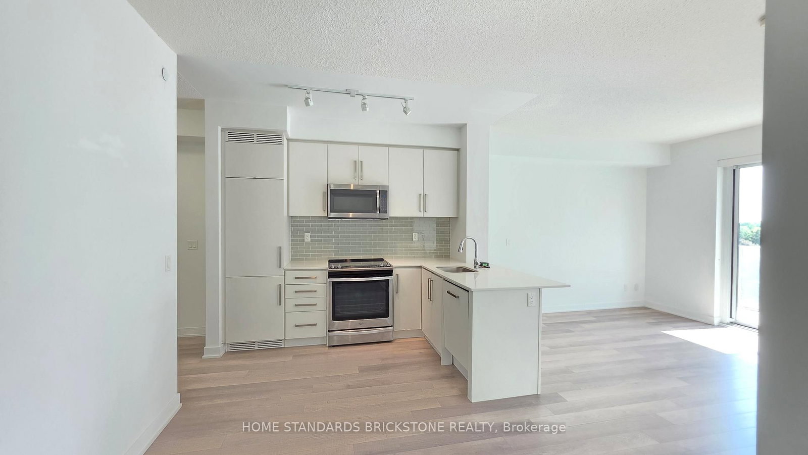 5180 Yonge Street, Unit 512 - Photo 4