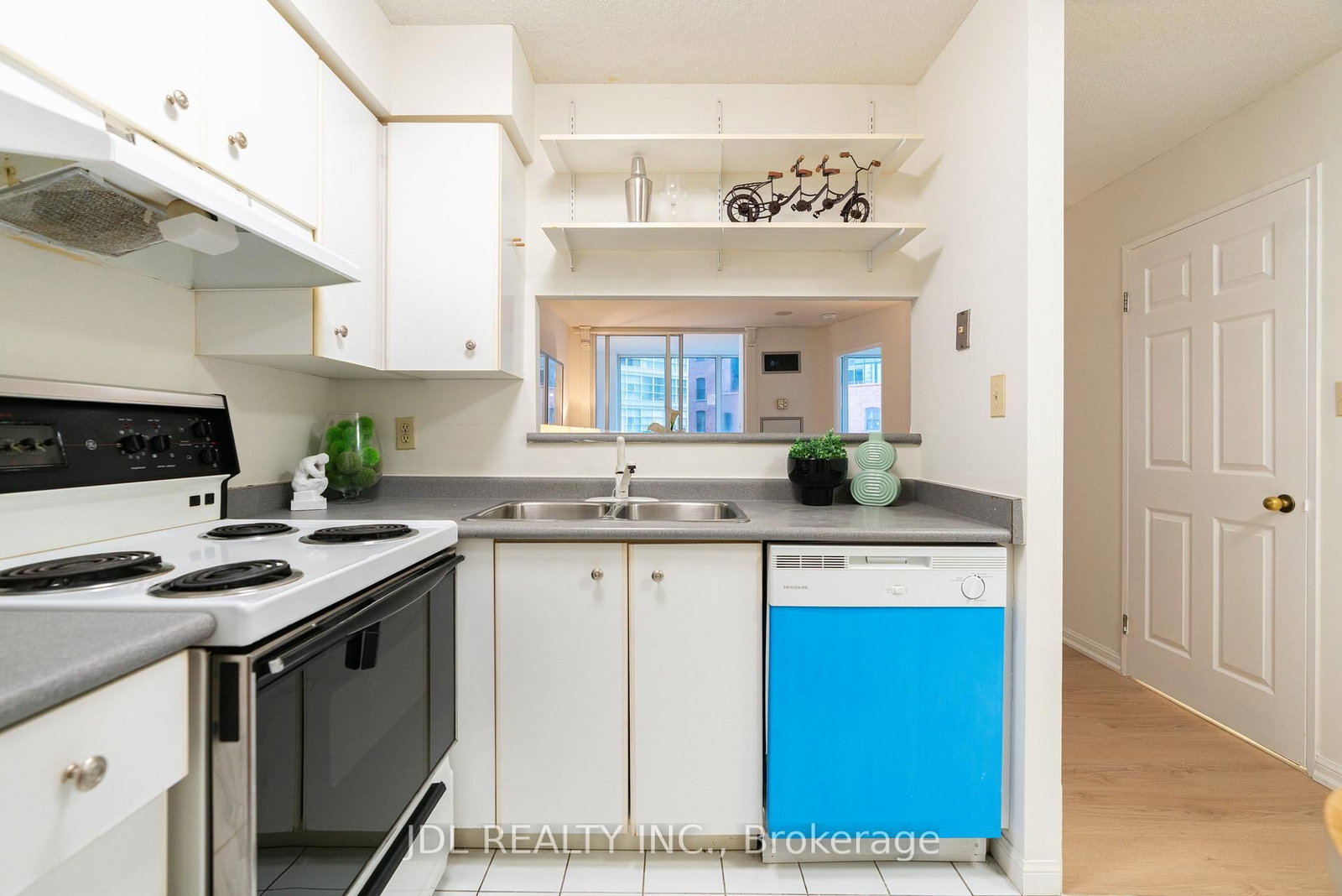 Condo sold at 407-24 Wellesley Street, Toronto, Ontario, M4Y 2X6 - Bay Street Corridor - MLS: C13217536