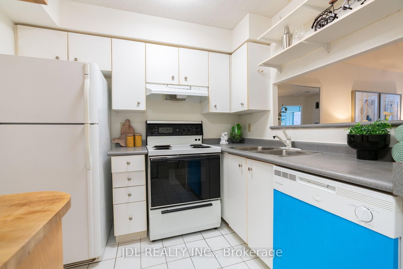 Condo sold at 407-24 Wellesley Street, Toronto, Ontario, M4Y 2X6 - Bay Street Corridor - MLS: C13217536