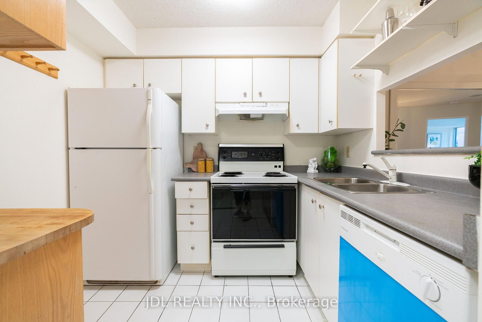 Condo sold at 407-24 Wellesley Street, Toronto, Ontario, M4Y 2X6 - Bay Street Corridor - MLS: C13217536