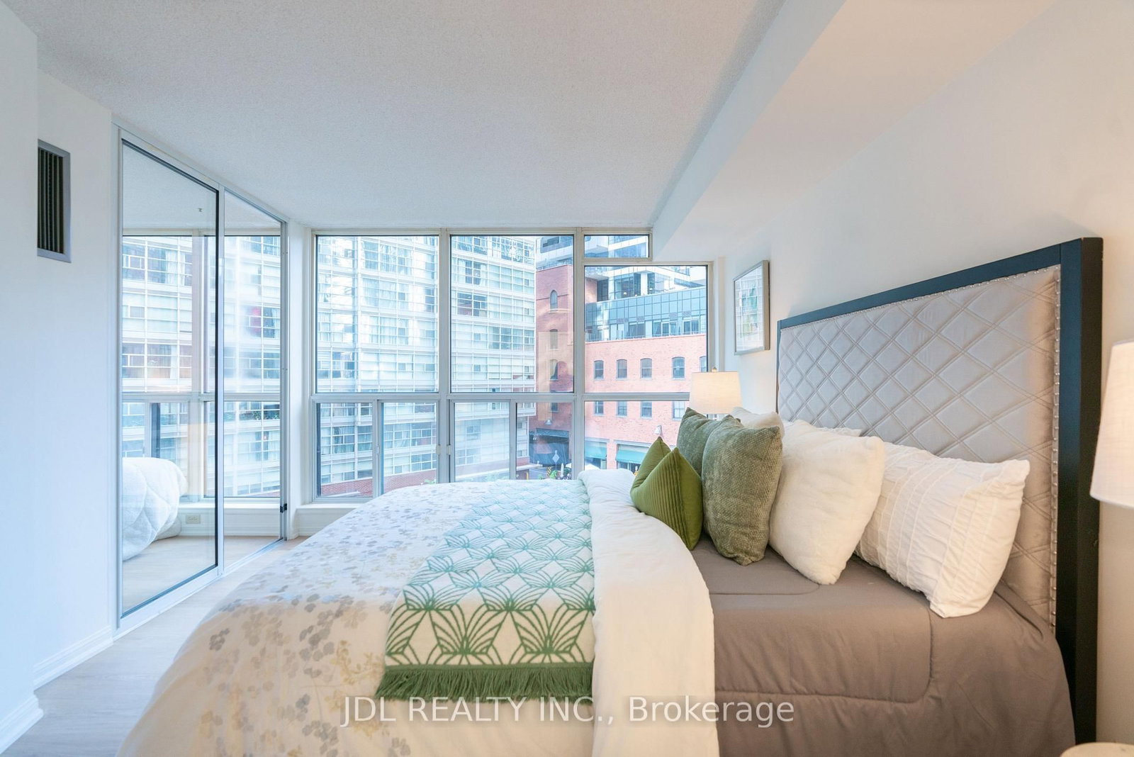 Condo sold at 407-24 Wellesley Street, Toronto, Ontario, M4Y 2X6 - Bay Street Corridor - MLS: C13217536