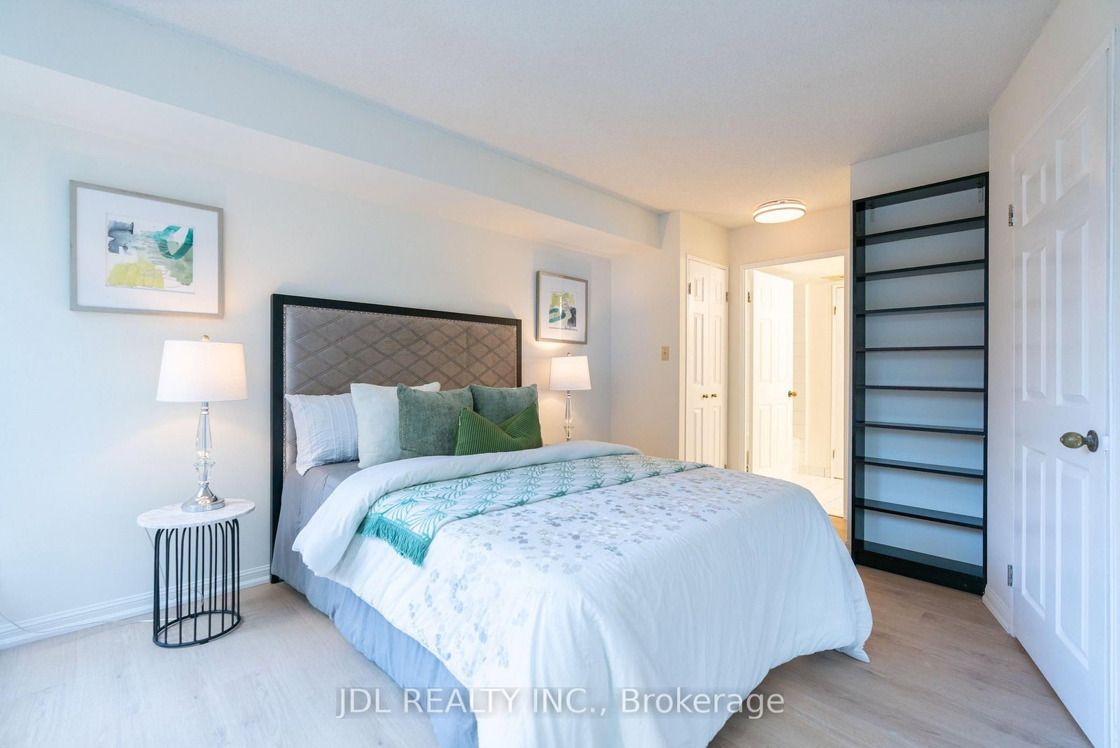 Condo sold at 407-24 Wellesley Street, Toronto, Ontario, M4Y 2X6 - Bay Street Corridor - MLS: C13217536