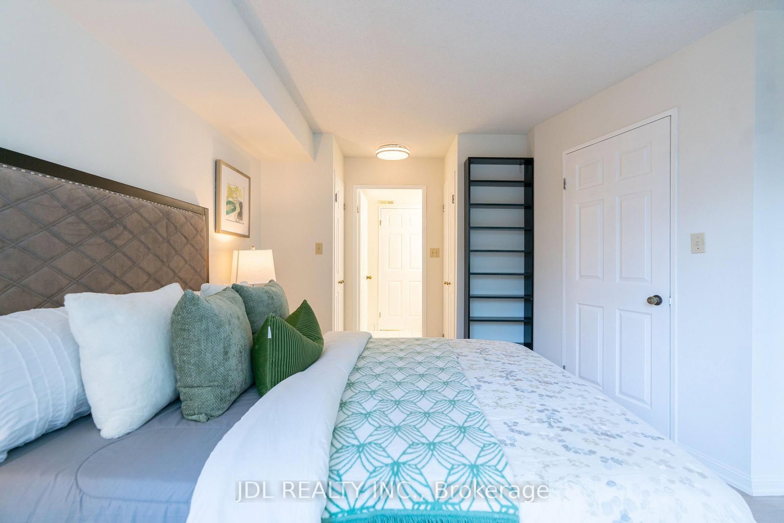 Condo sold at 407-24 Wellesley Street, Toronto, Ontario, M4Y 2X6 - Bay Street Corridor - MLS: C13217536