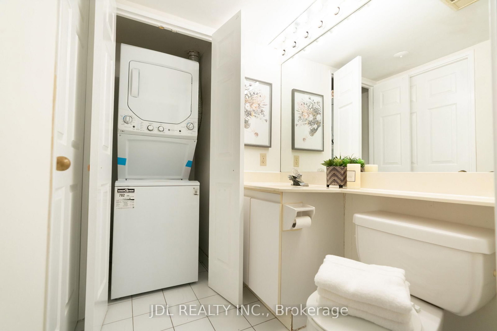 Condo sold at 407-24 Wellesley Street, Toronto, Ontario, M4Y 2X6 - Bay Street Corridor - MLS: C13217536
