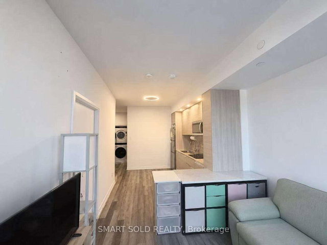 1001 - 75 Canterbury Place