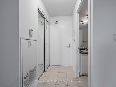 Unit 658 — 209 Fort York Boulevard — photo 2