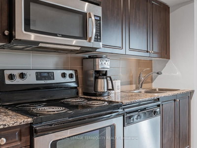 Unit 658 — 209 Fort York Boulevard — more photos