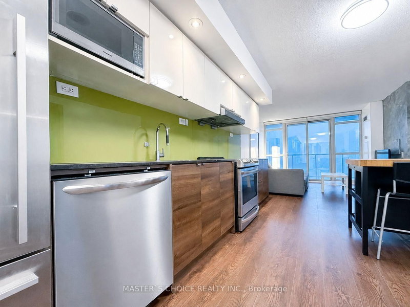 1717 - 121 Mcmahon Drive