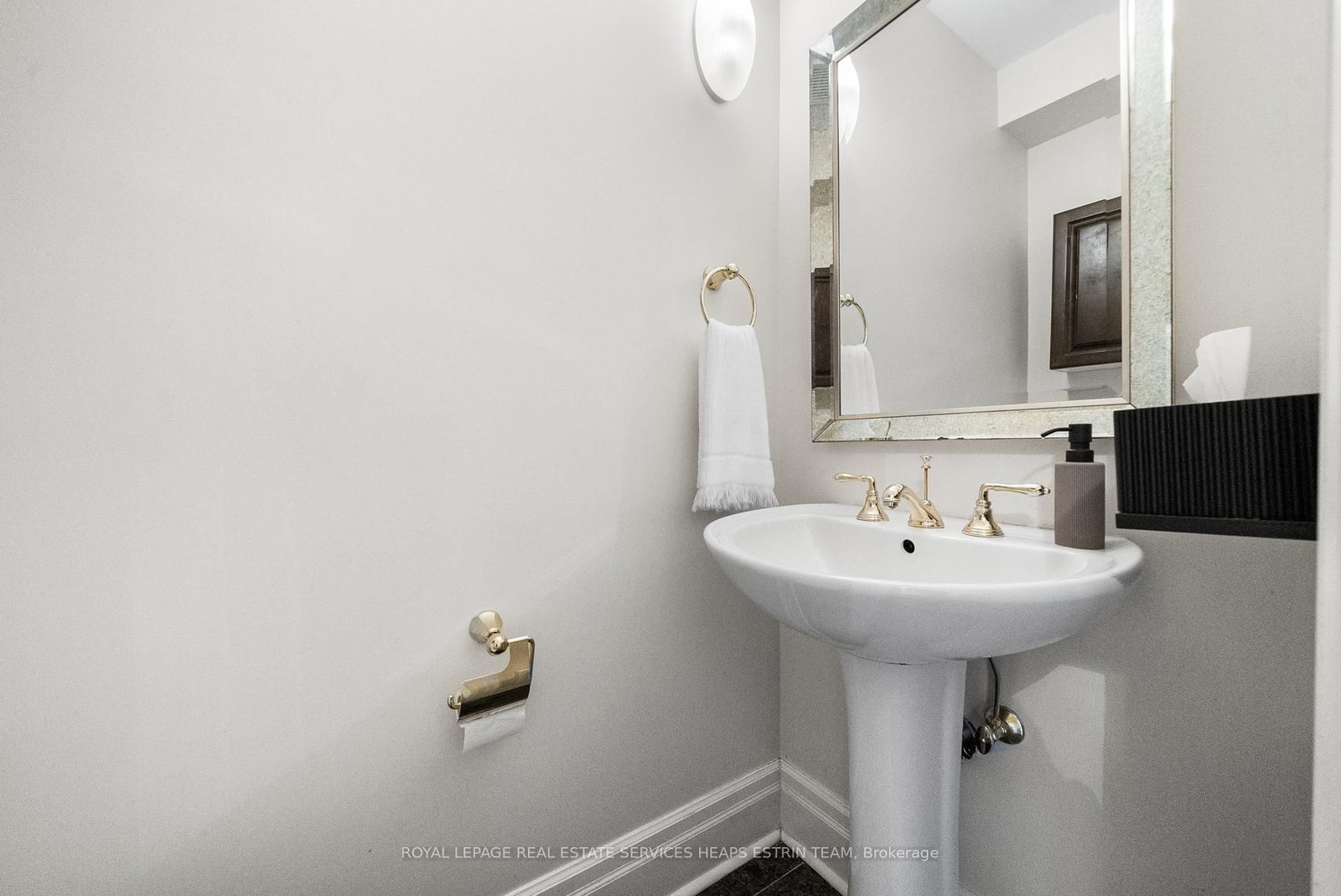 304 Heath Street E • Toronto, ON photo 21