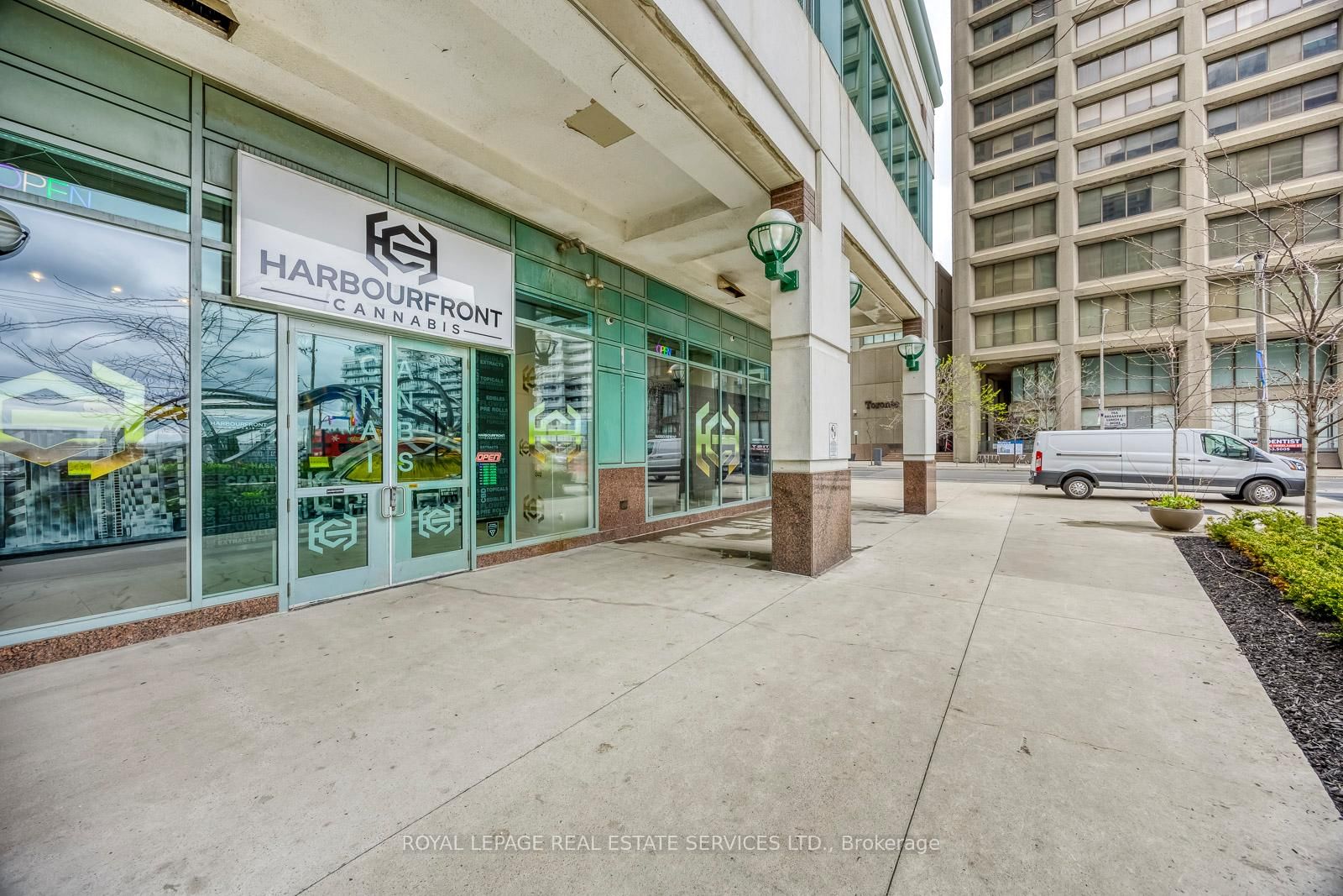 10 Yonge Street