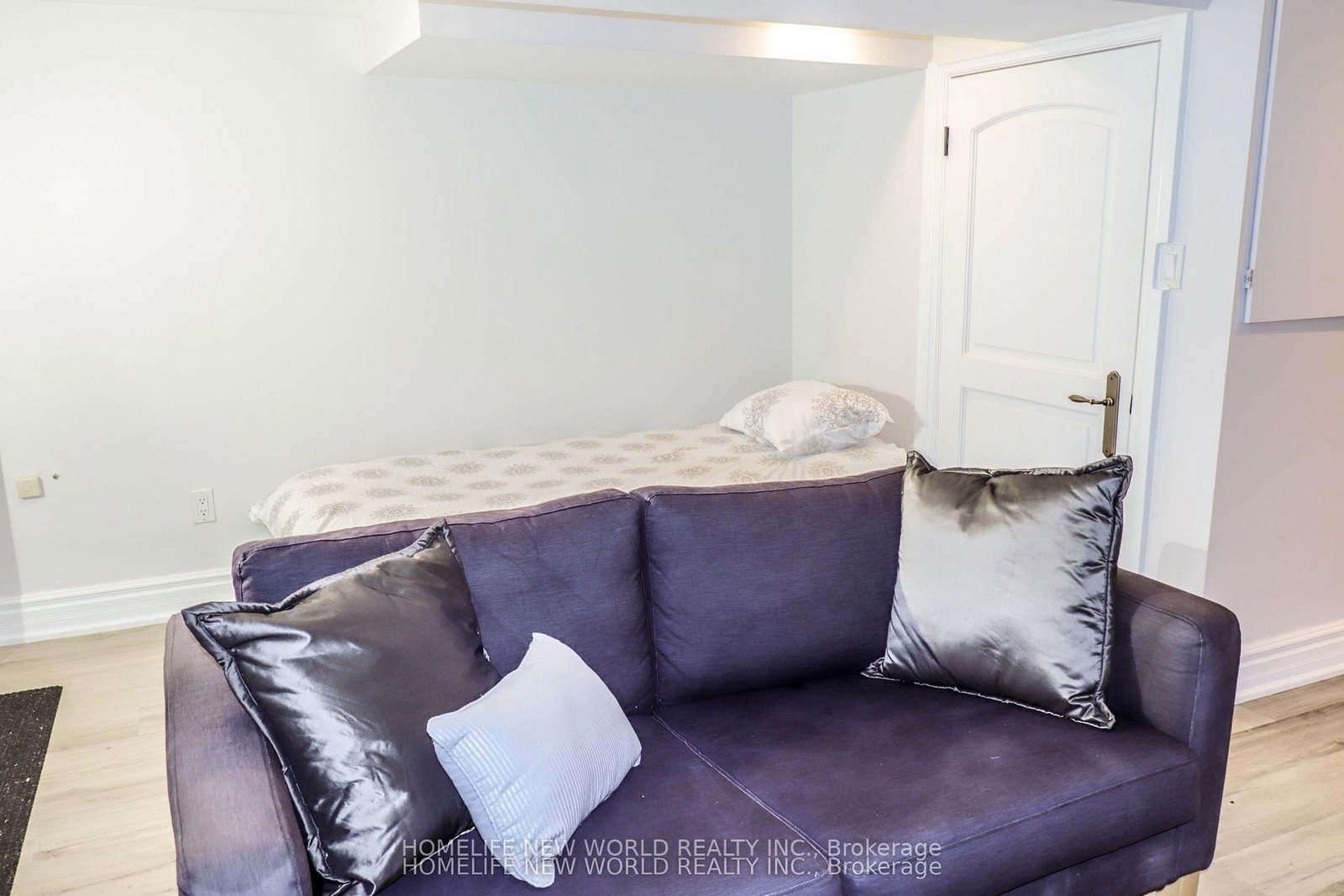 222 Markham Street, Unit Bsmt - Photo 5