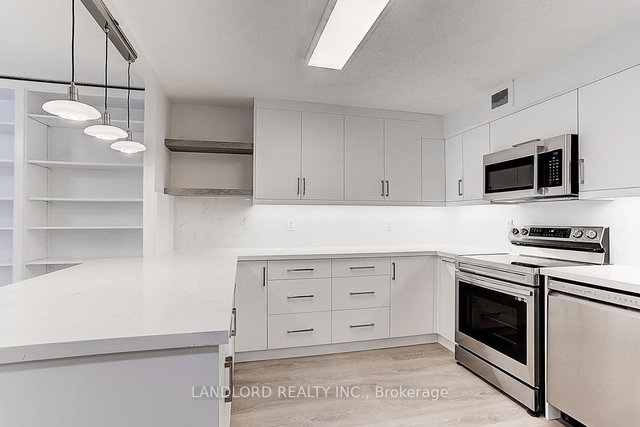 405 - 188 Spadina Avenue