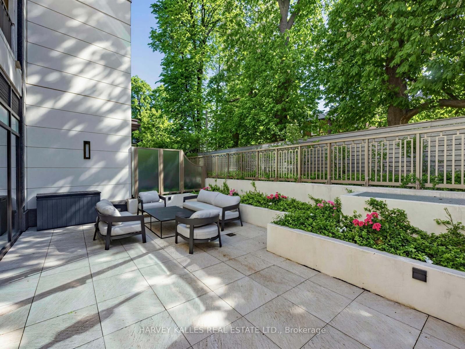 1 Strathgowan Avenue, Unit 605 - Photo 27