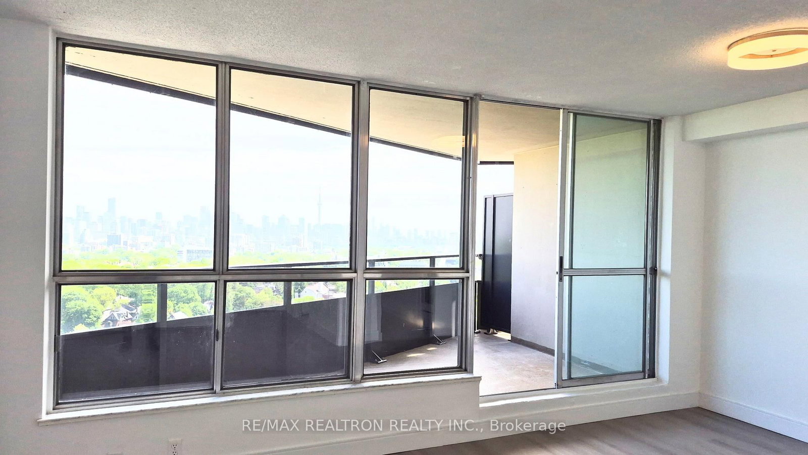 21 Vaughan Road, Unit 2002 - Photo 5