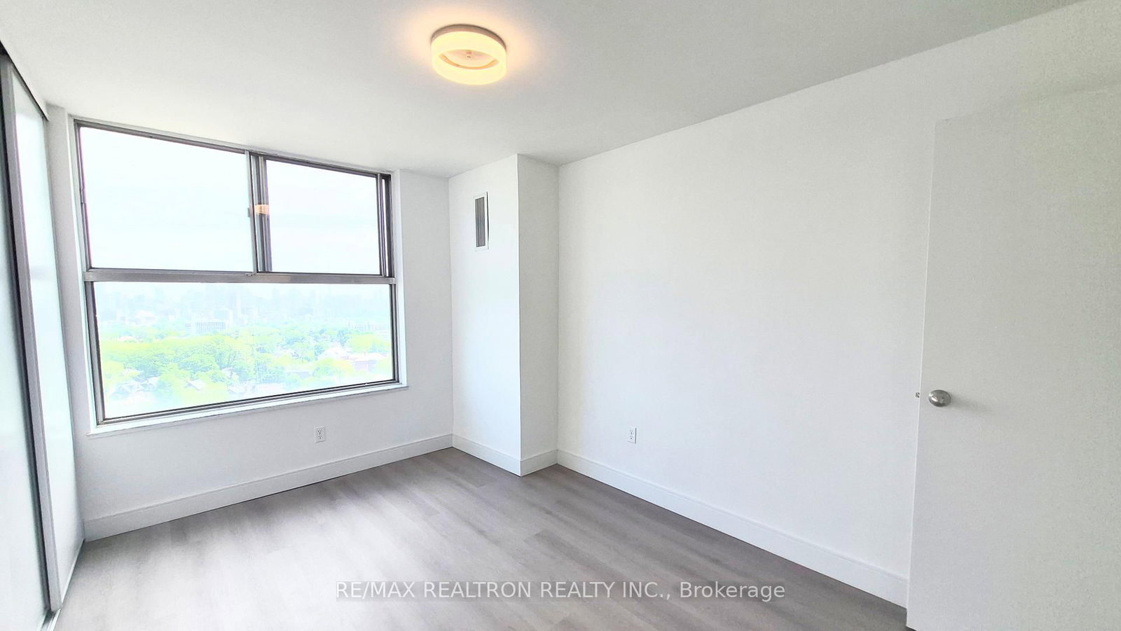 21 Vaughan Road, Unit 2002 - Photo 7
