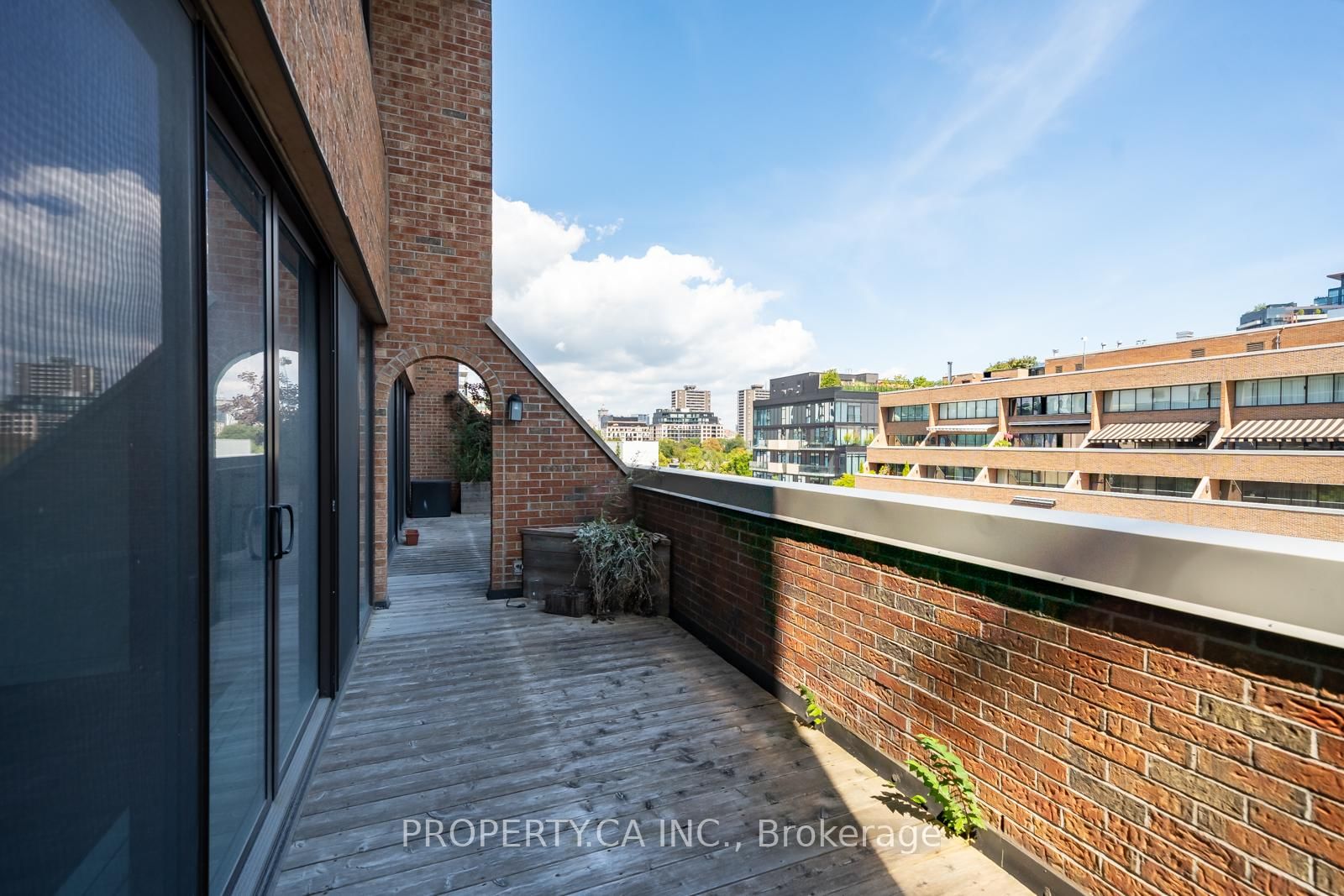 55a Avenue Road, Unit 606 - Photo 12