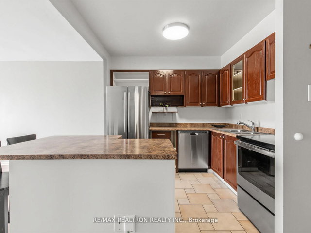 505 - 20 Fashion Roseway