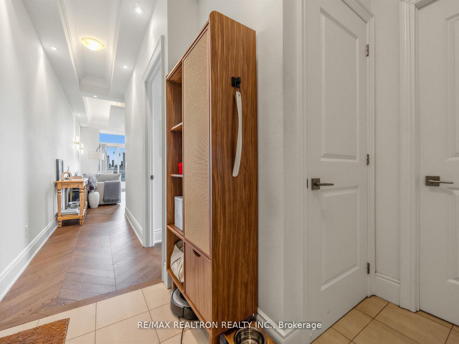 23 Glebe Road W, Unit 914 - Photo 16