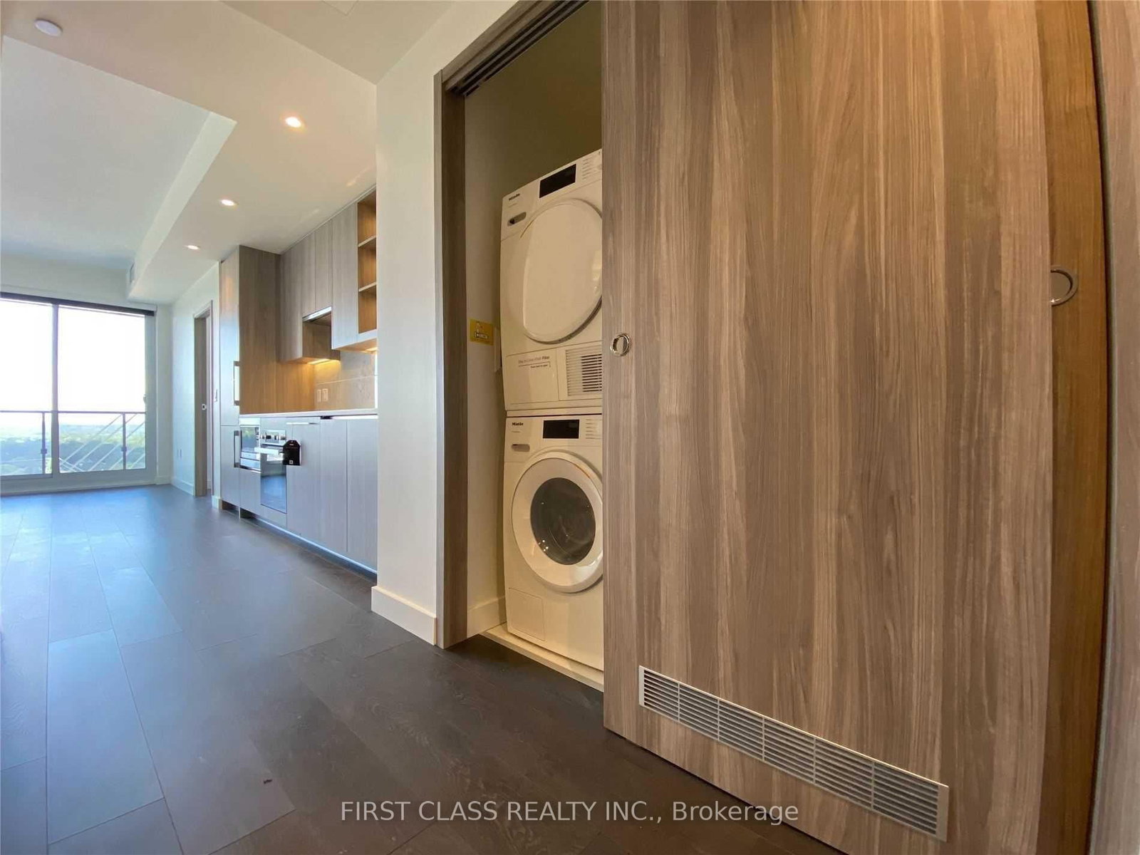 85 Mcmahon Drive, Unit 1811 - Photo 8