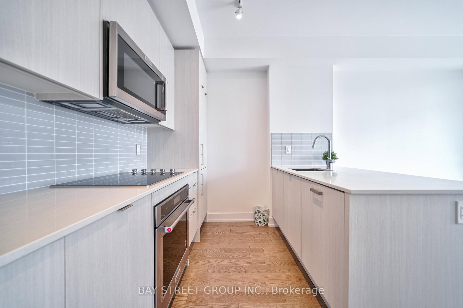 181 Bedford Road, Unit 905 - Photo 7