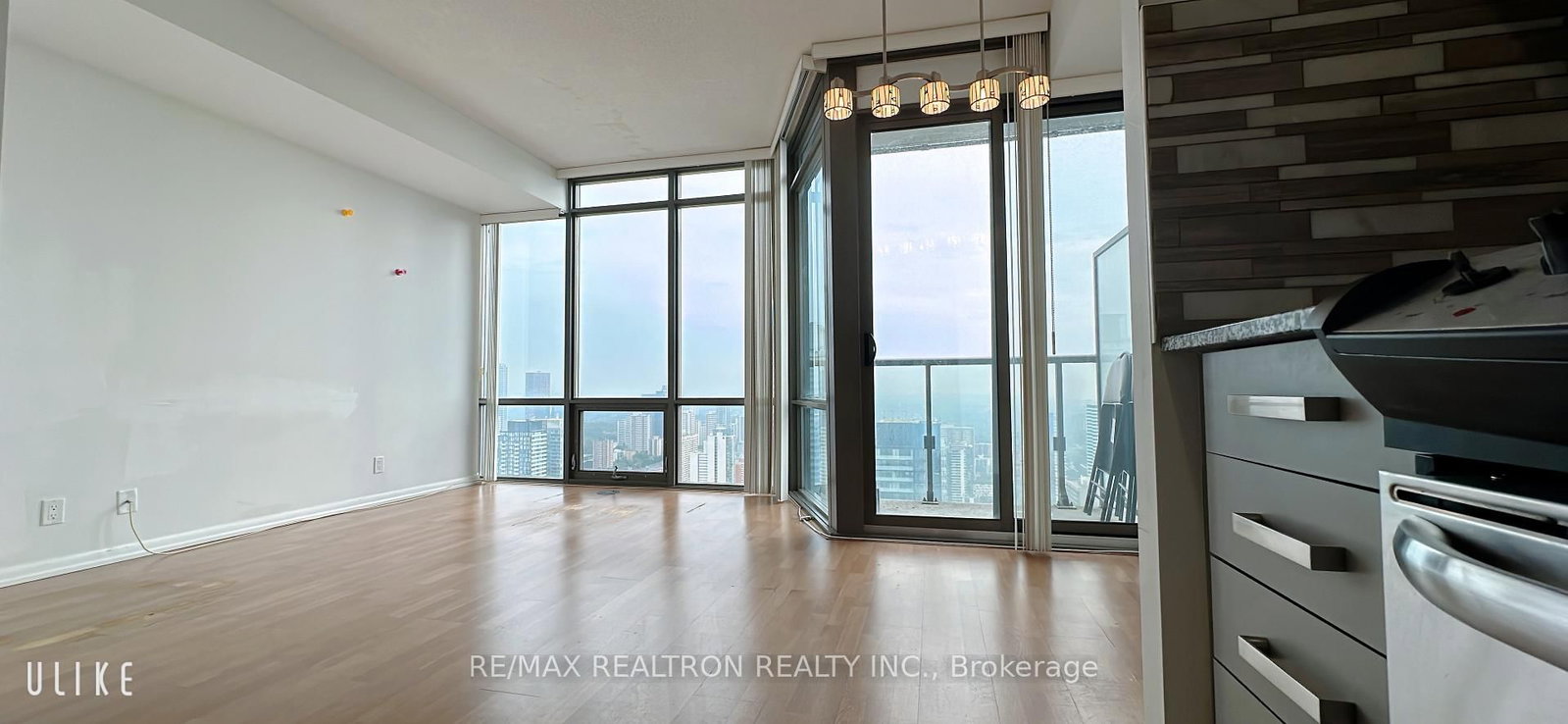 832 Bay Street, Unit 4707 - Photo 3