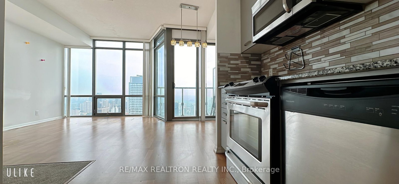 832 Bay Street, Unit 4707 - Photo 4