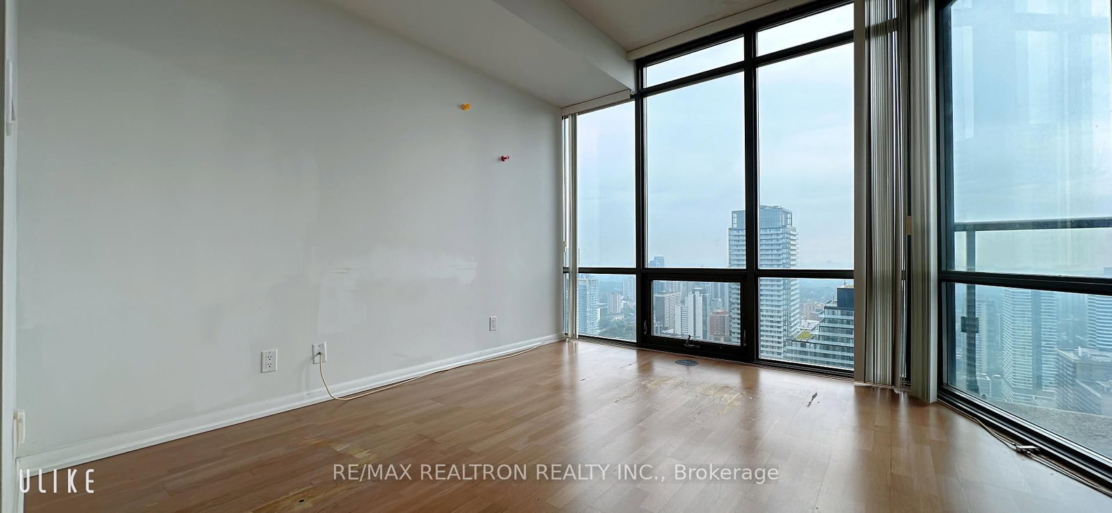 832 Bay Street, Unit 4707 - Photo 9