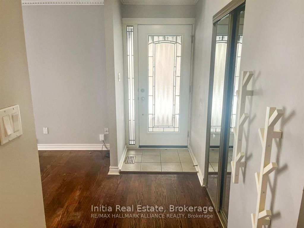 Main-15 Grove Park Crescent, Toronto, ON, photo 2
