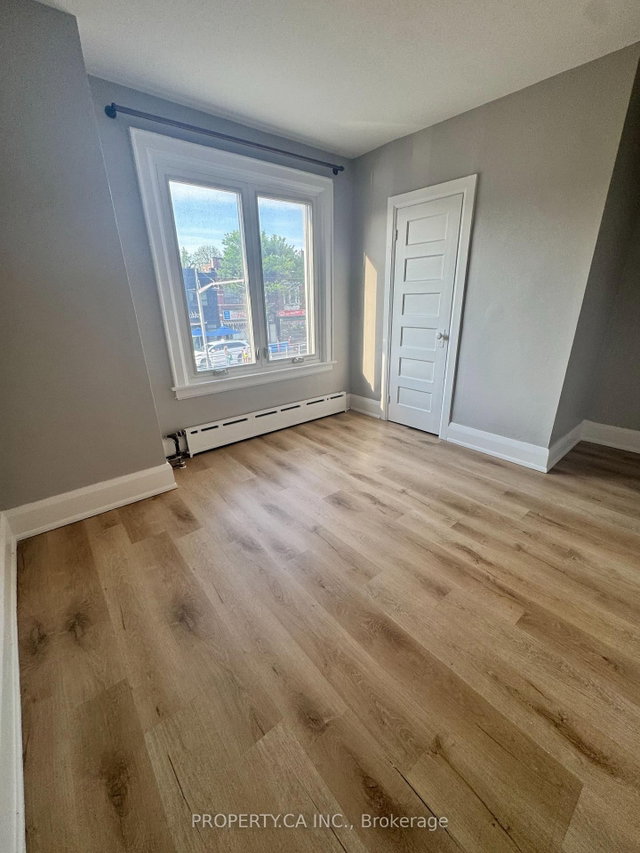 17 - 781 St Clair Avenue W