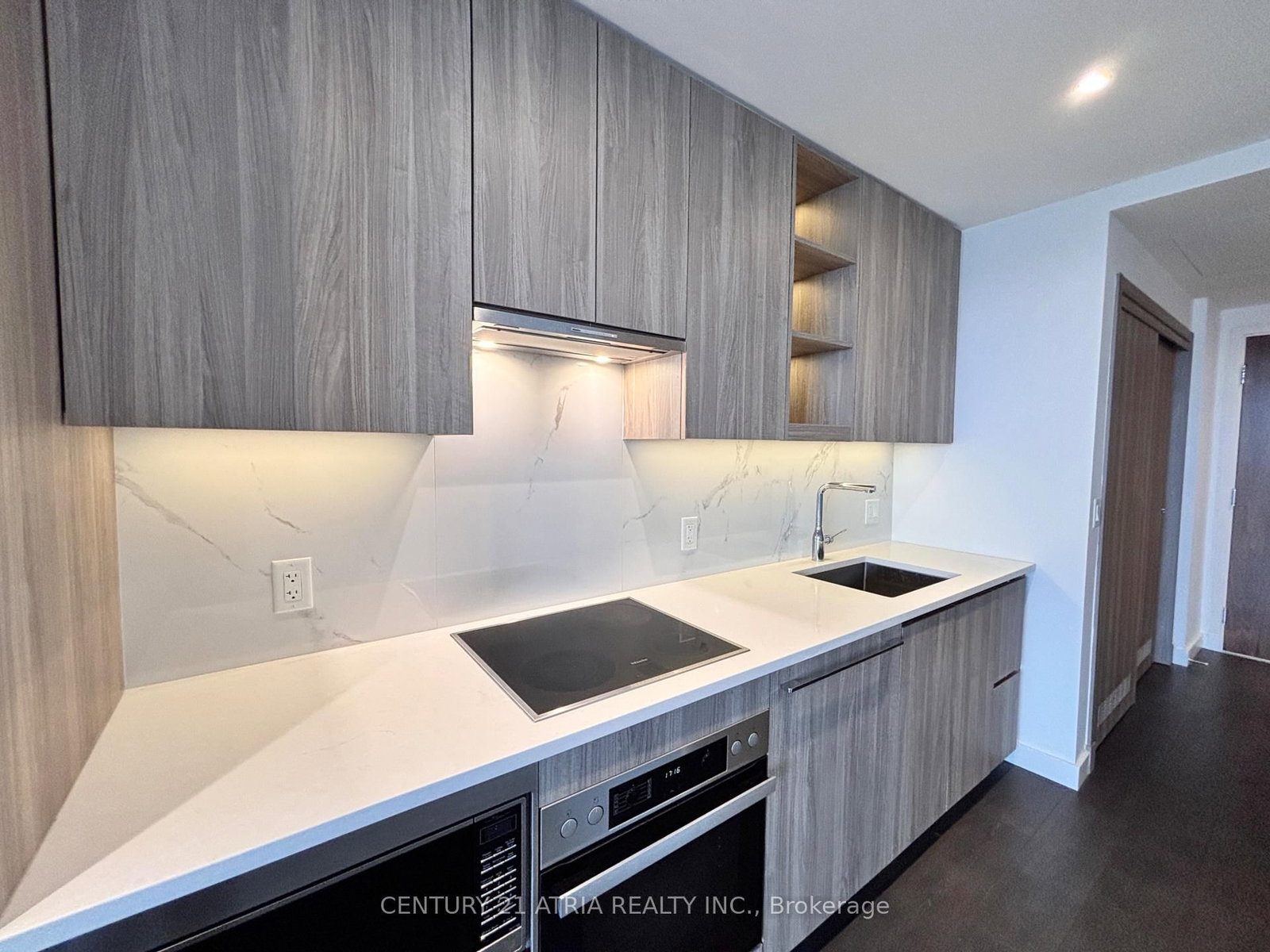 27 Mcmahon Drive, Unit 1011 - Photo 4