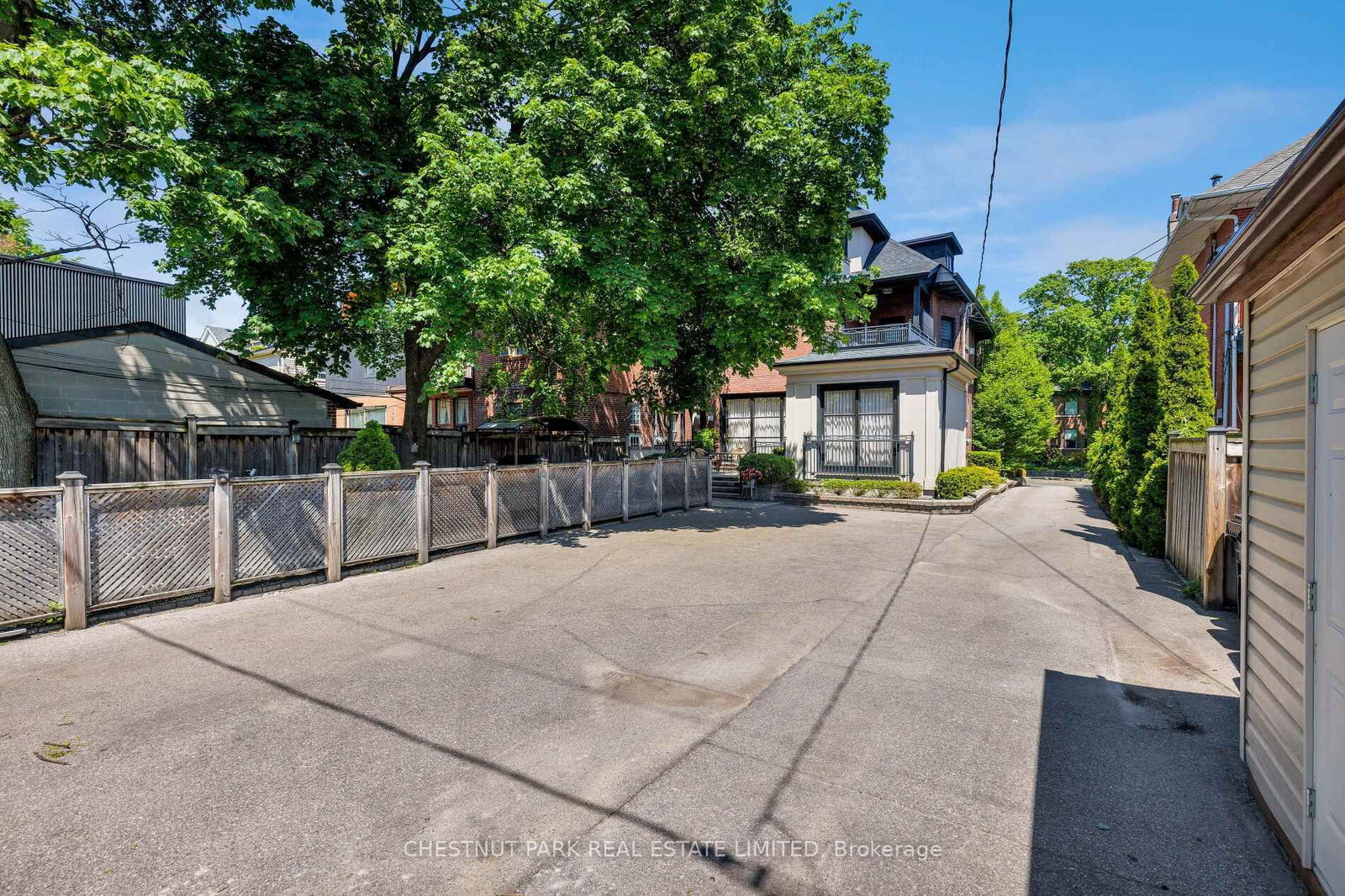 386 Palmerston Boulevard • Toronto, ON photo 7