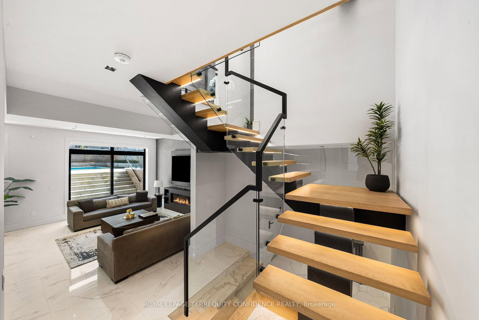 35 Nipigon Avenue • Toronto, ON photo 34