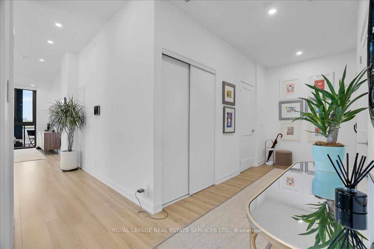 1 Hillsdale Avenue W, Unit 706 - Photo 4