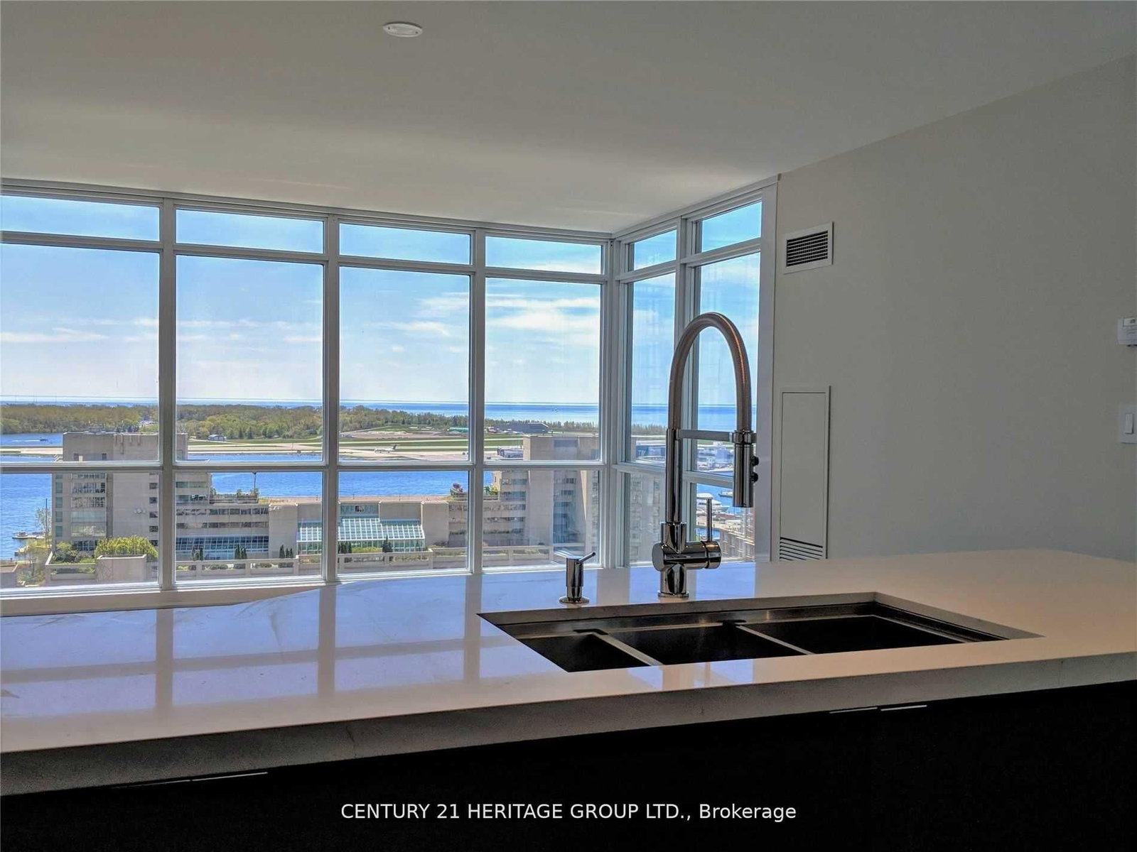 15 Fort York Boulevard, Unit 1910 - Photo 4