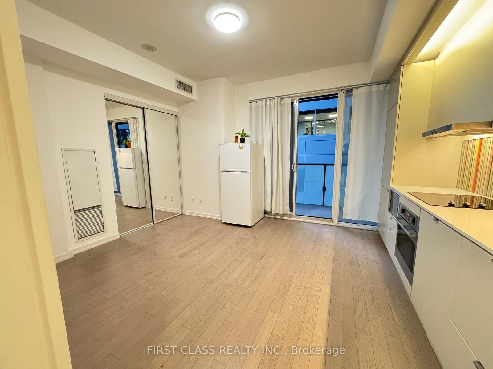 101 Peter Street, Unit 617 - Photo 7