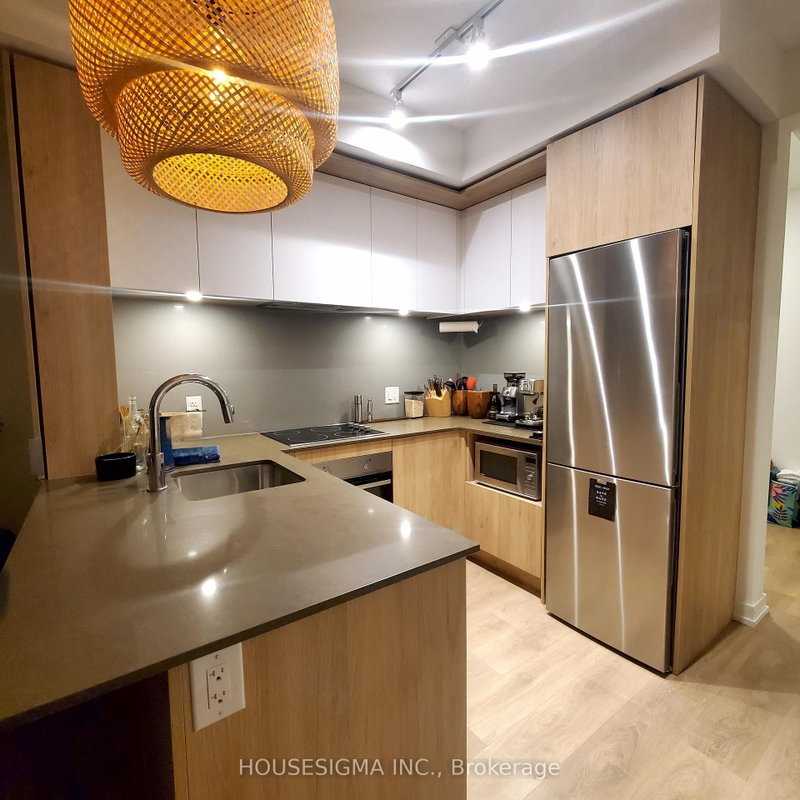home for lease on 2606-225 Sumach Street