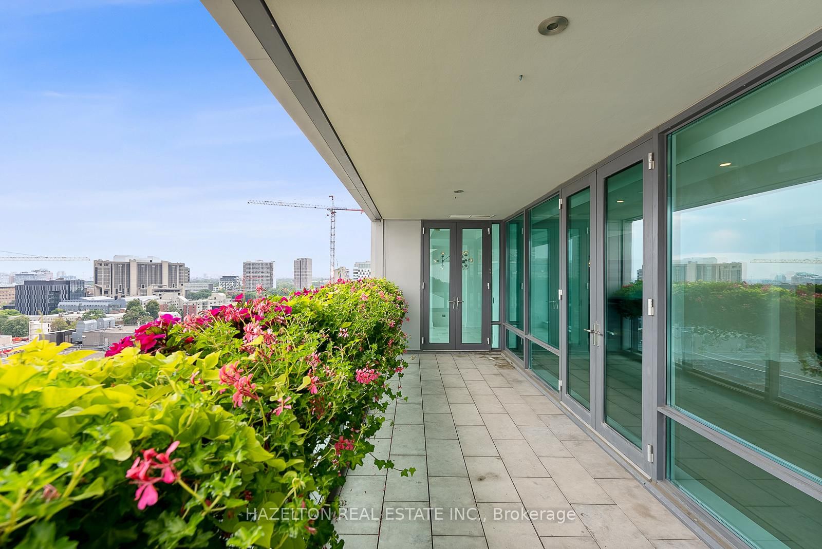 206 Bloor Street W