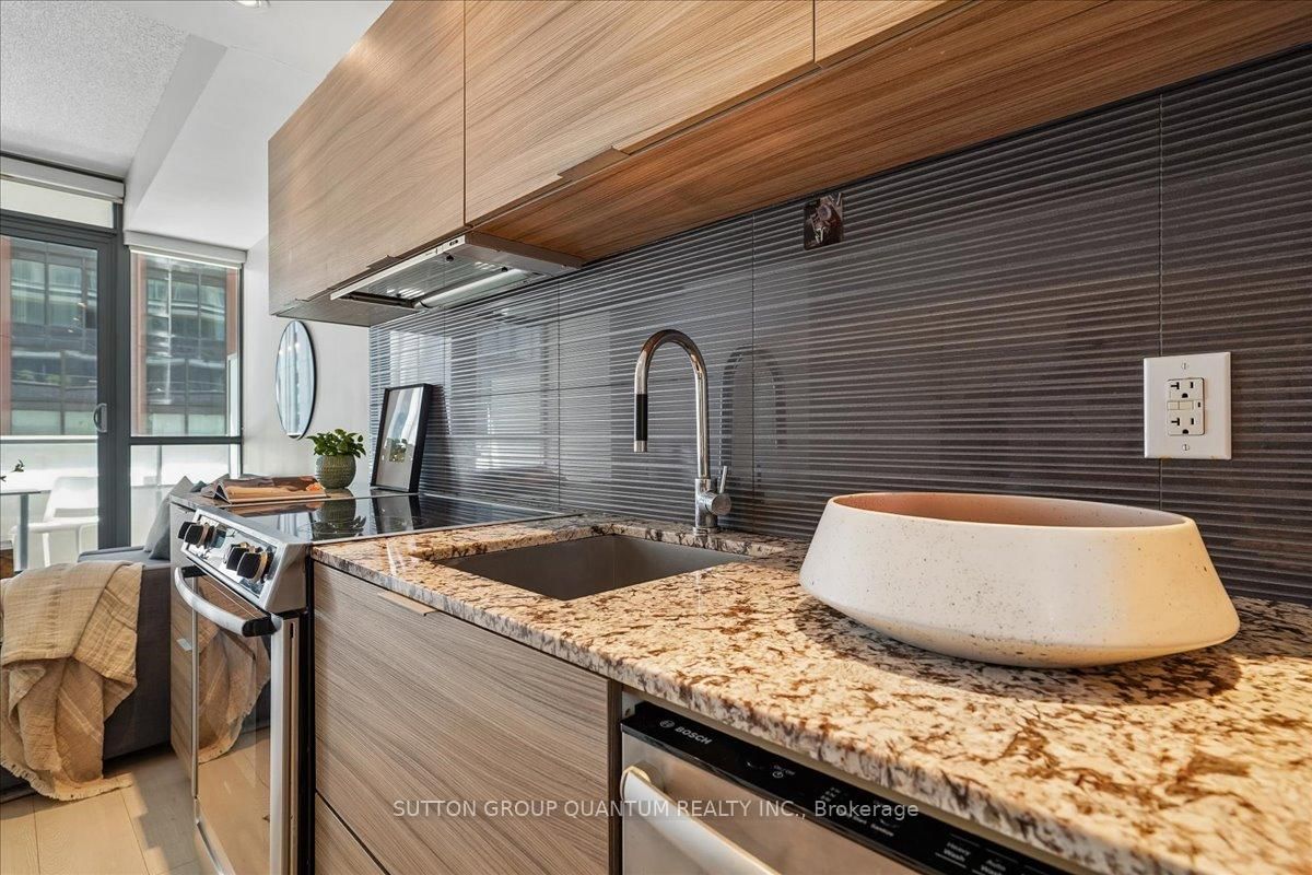 8 Charlotte Street, Unit 404 - Photo 10