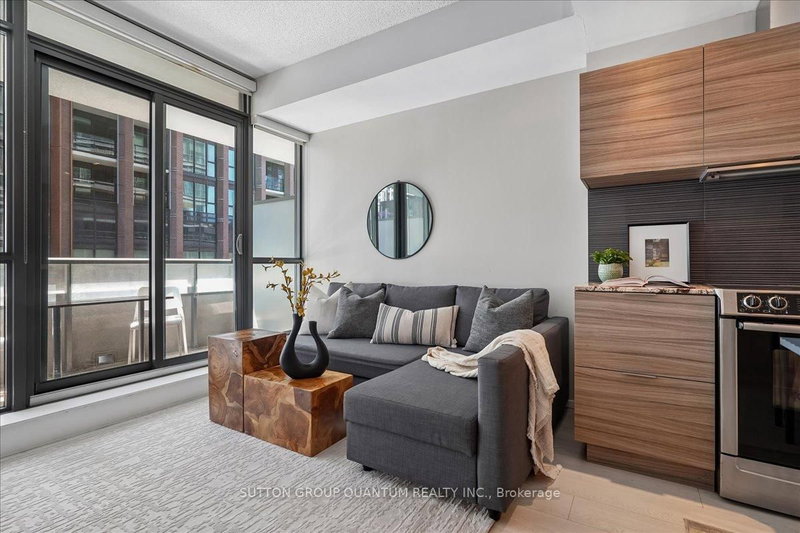 404 - 8 Charlotte Street