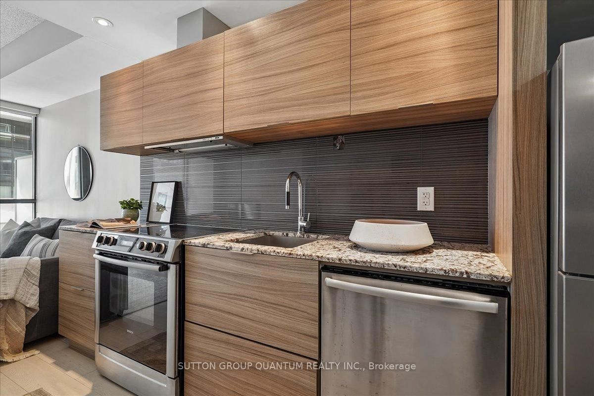 8 Charlotte Street, Unit 404 - Photo 9