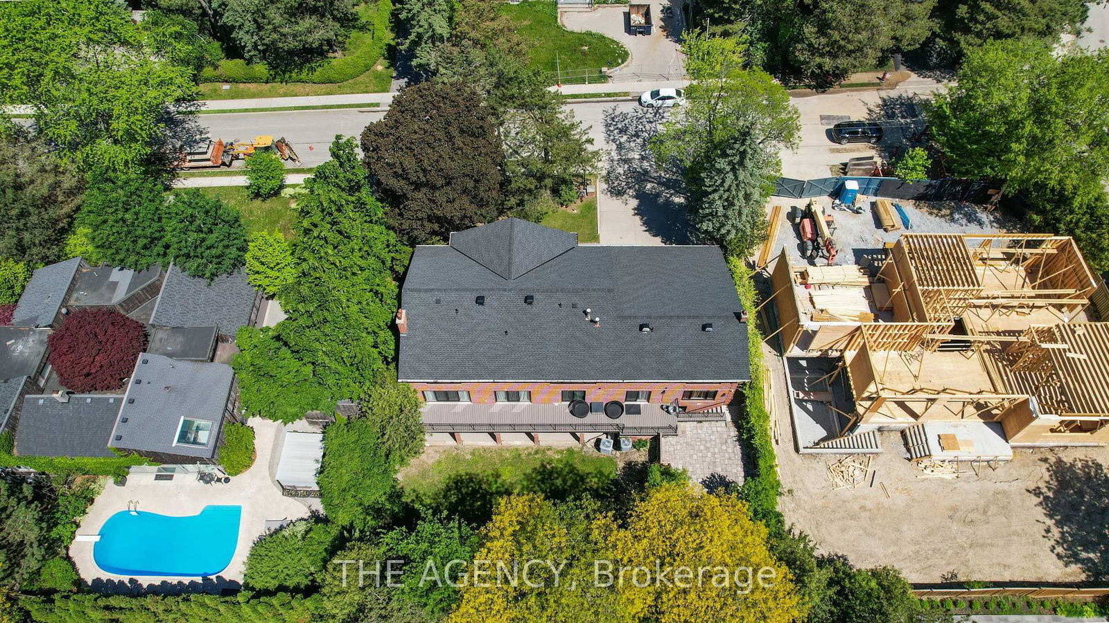 7 Shady Oaks Crescent • Toronto, ON photo 44