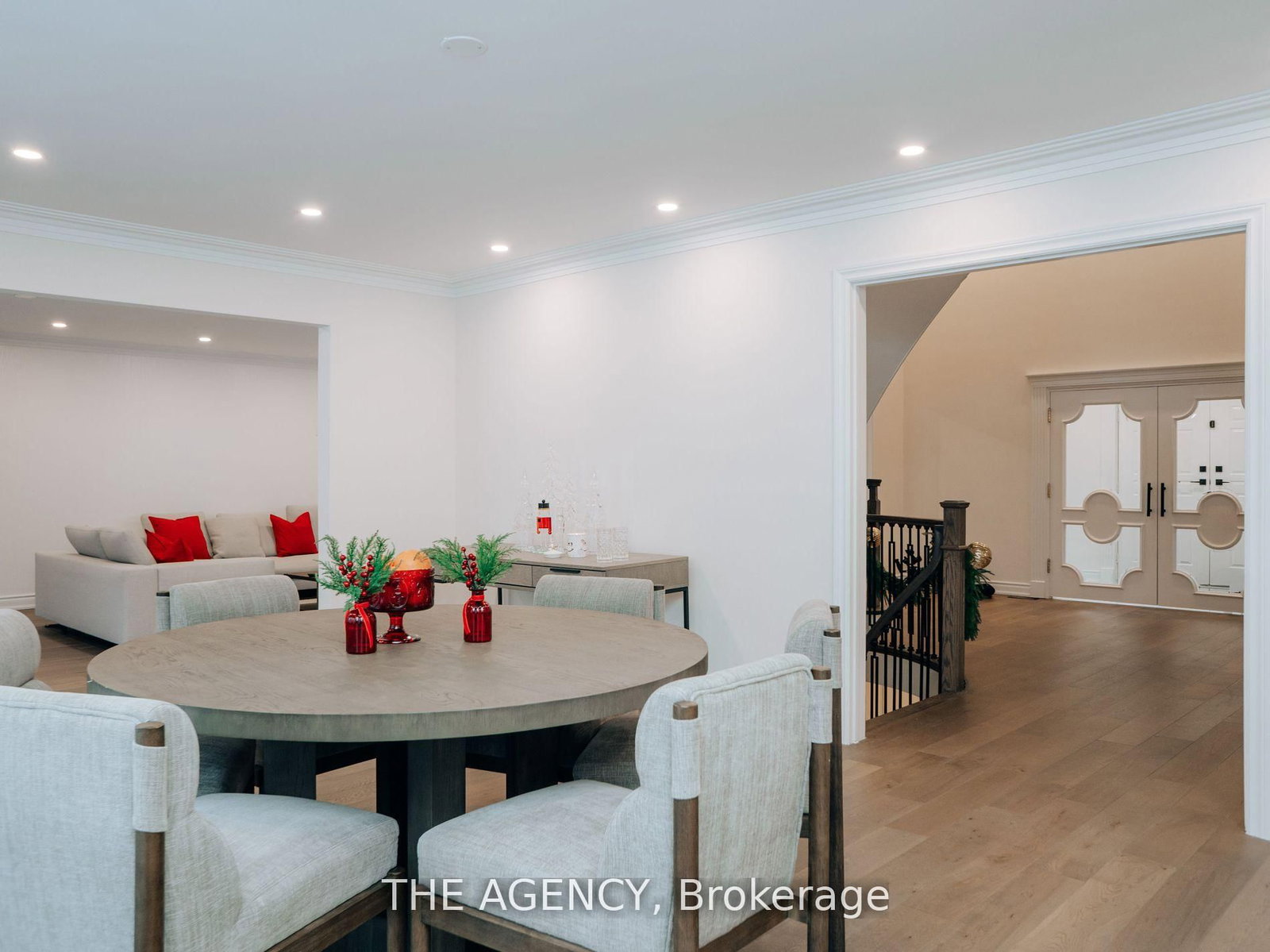 7 Shady Oaks Crescent • Toronto, ON photo 6