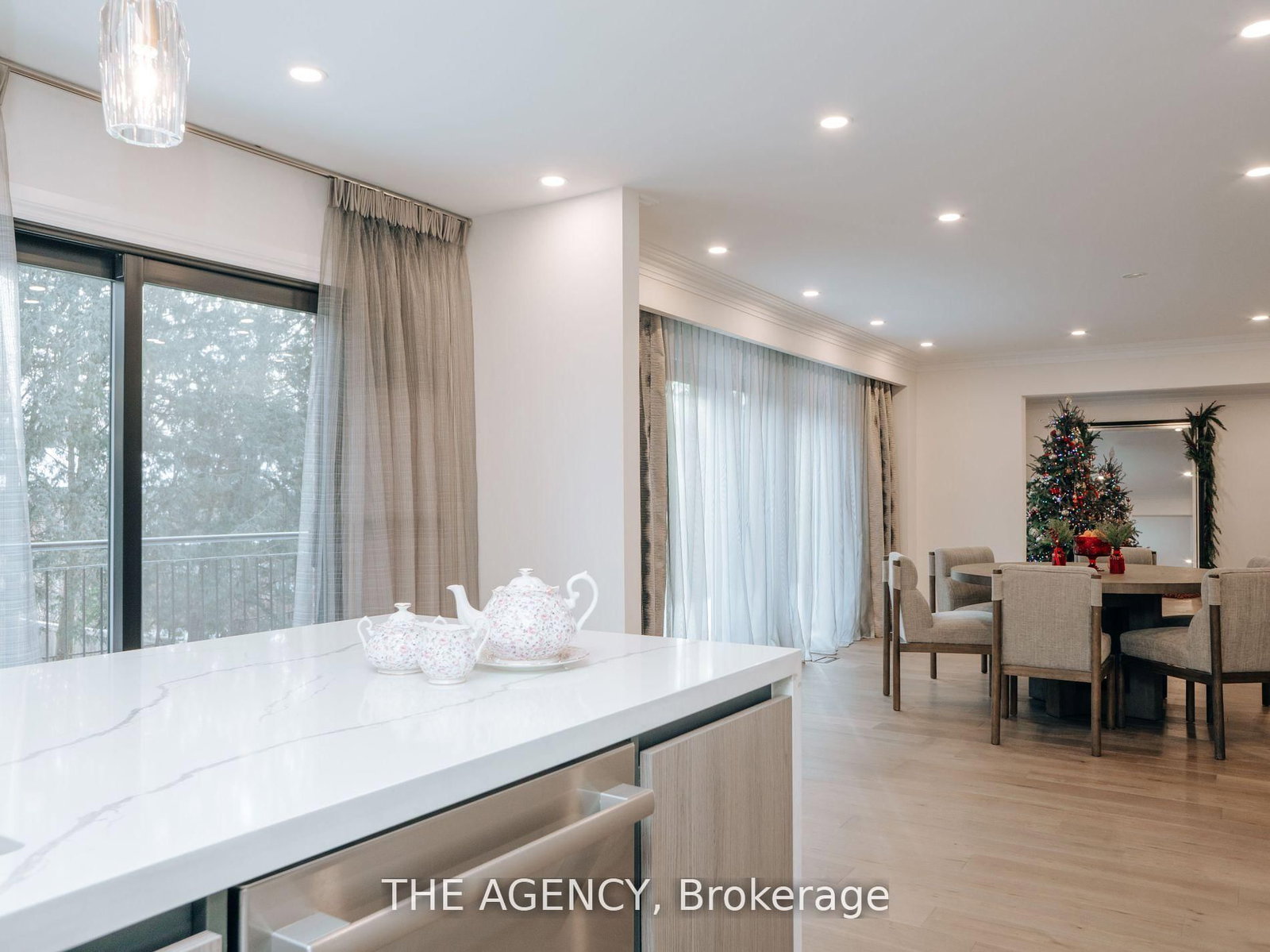 7 Shady Oaks Crescent • Toronto, ON photo 9