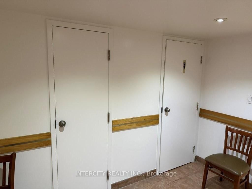 3519 Bathurst Street, Unit First Floor - Photo 30