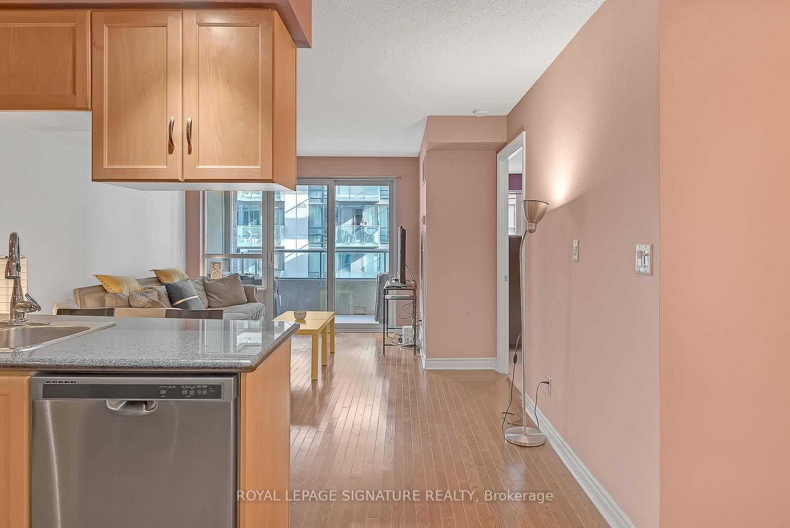 710-270 Wellington Street, Toronto, ON, photo 2