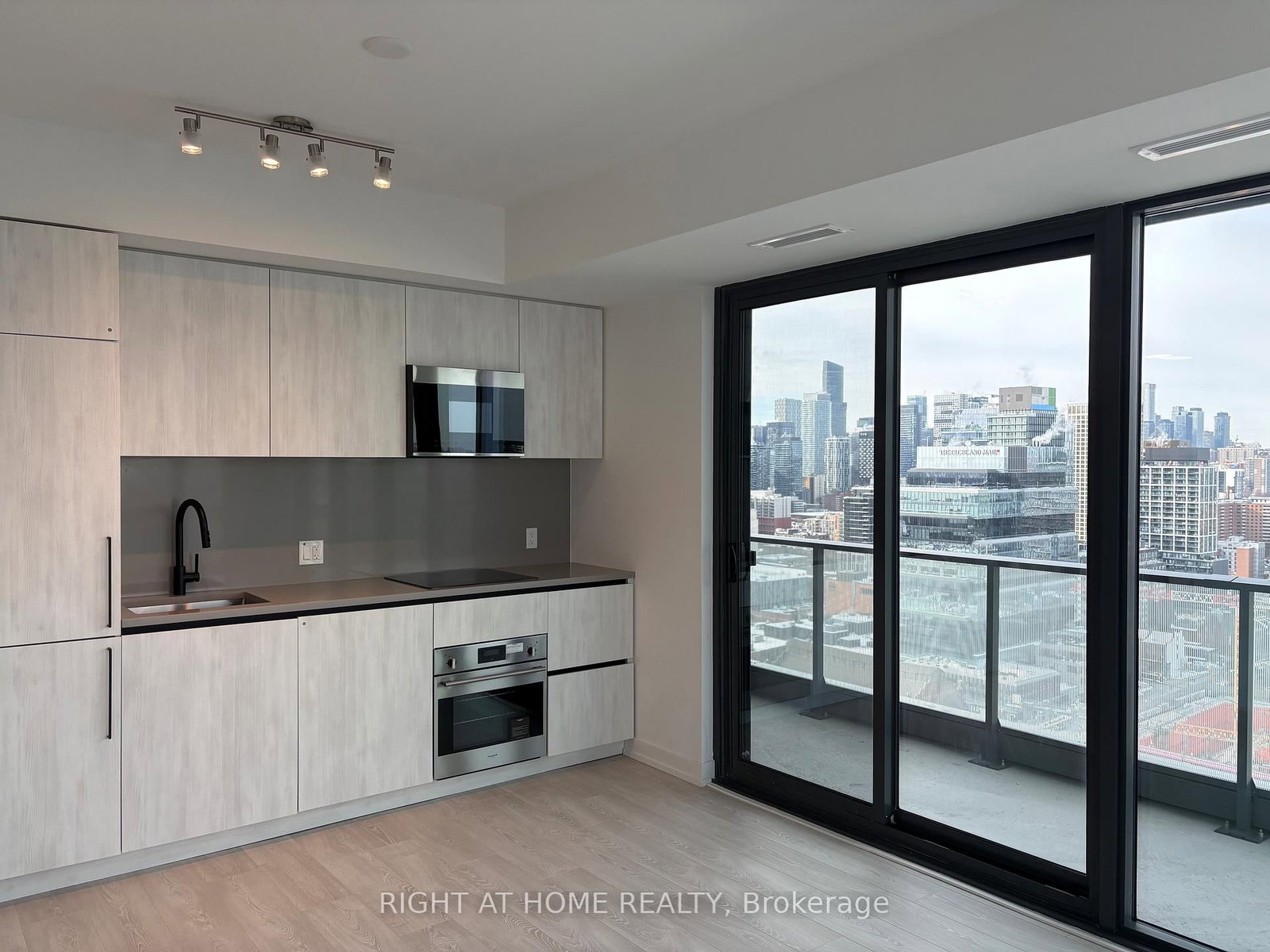 35 PARLIAMENT Street E, Unit 2711 - Photo 4