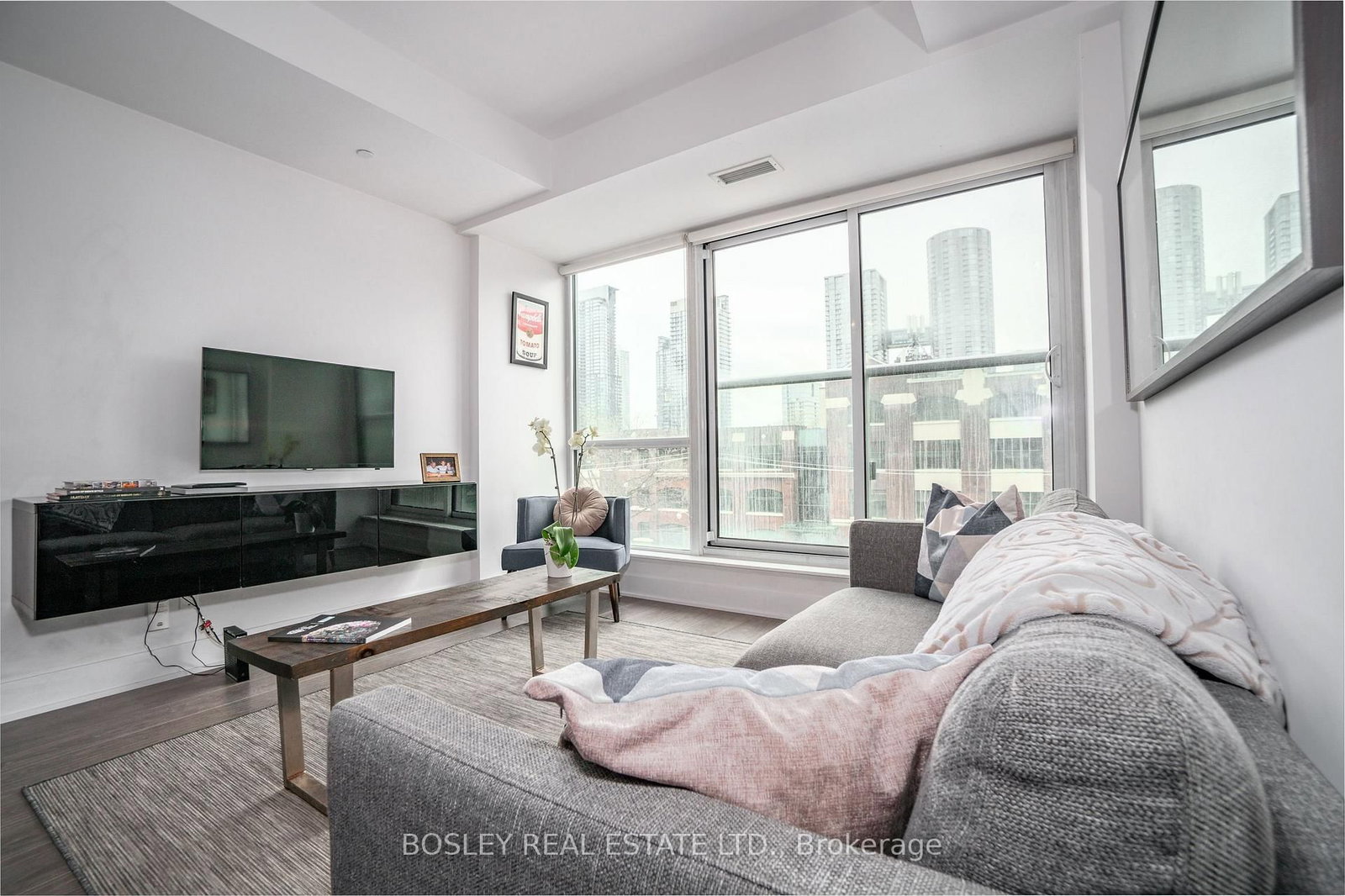 508 Wellington Street, Unit 401 - Photo 3