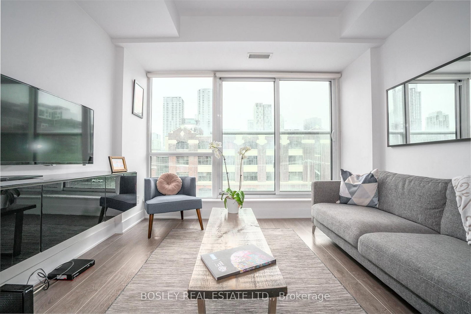 508 Wellington Street, Unit 401 - Photo 4